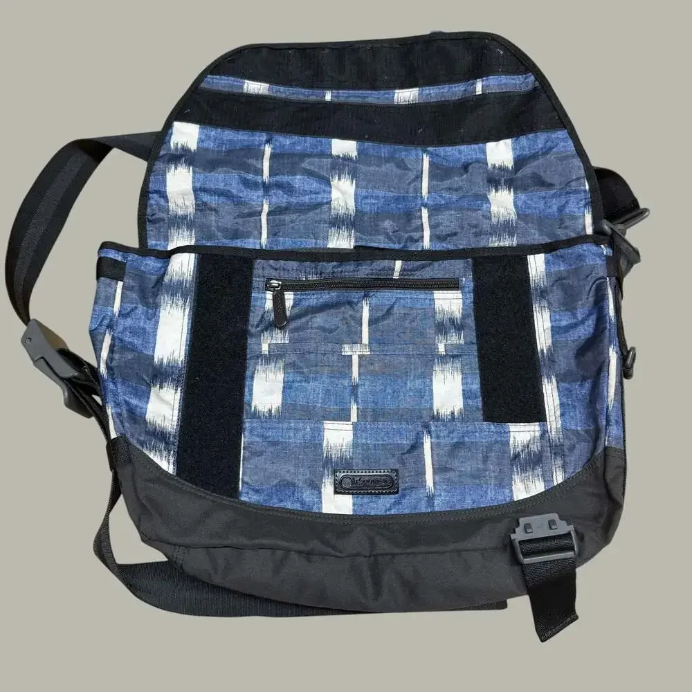 LeSportsac Blue Plaid Messenger Laptop Bag